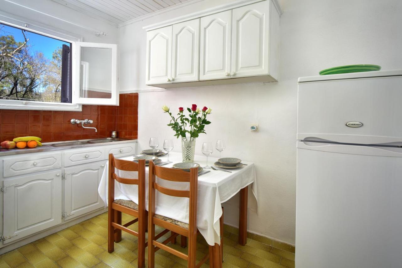 Merlyn Rooms Into The Nature, 100M From The Beach Dafnila Exteriér fotografie
